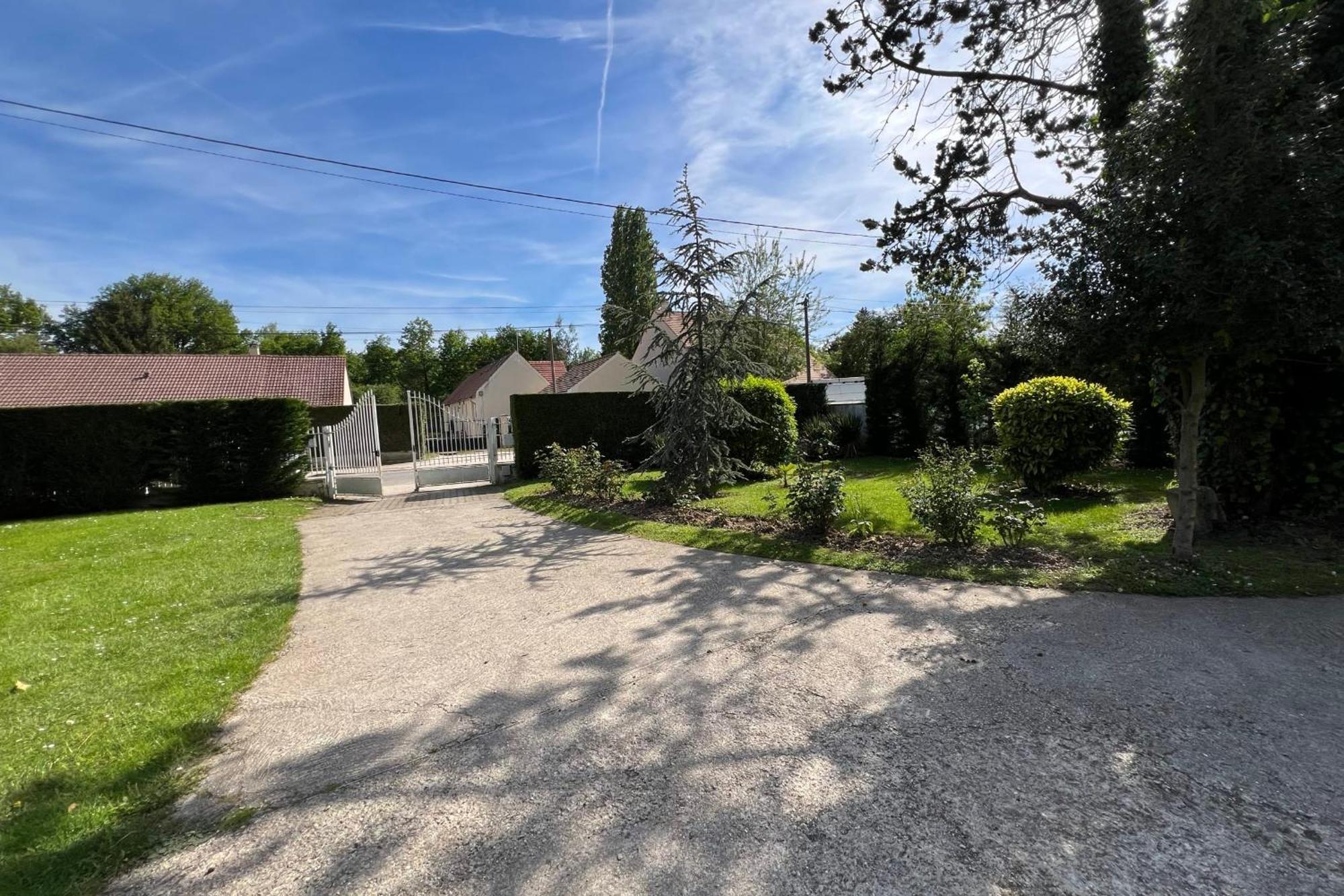 Les Sablons Villa La Houssaye-en-Brie Exterior photo